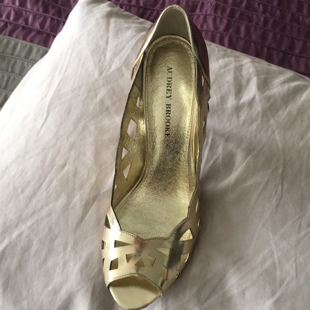 Shoes size 9.5